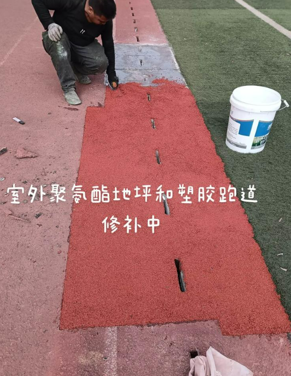 合水球场地面翻新维修，核心是先诊断破损